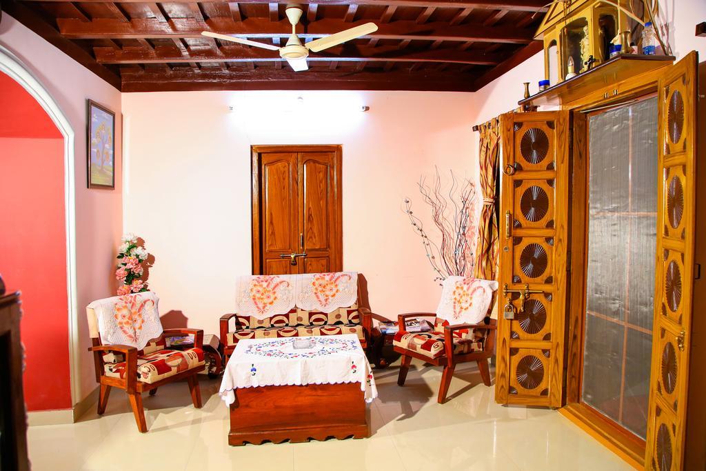 Mom&Pop Thyparambil Heritage Alappuzha Exterior foto